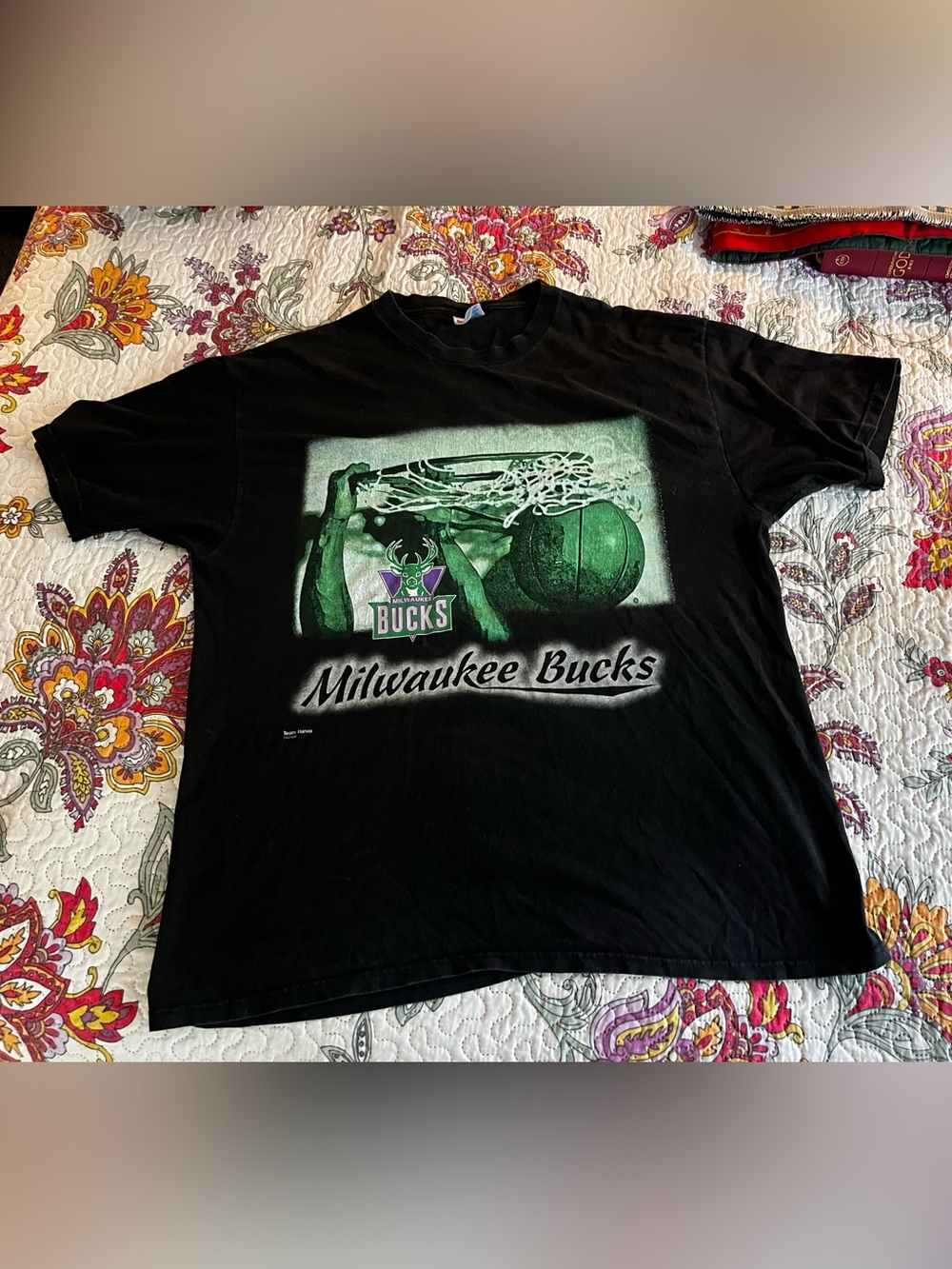 Vintage 90’s Y2K Hanes Milwaukee Bucks Tshirt xl Black with Neon Graphics RARE